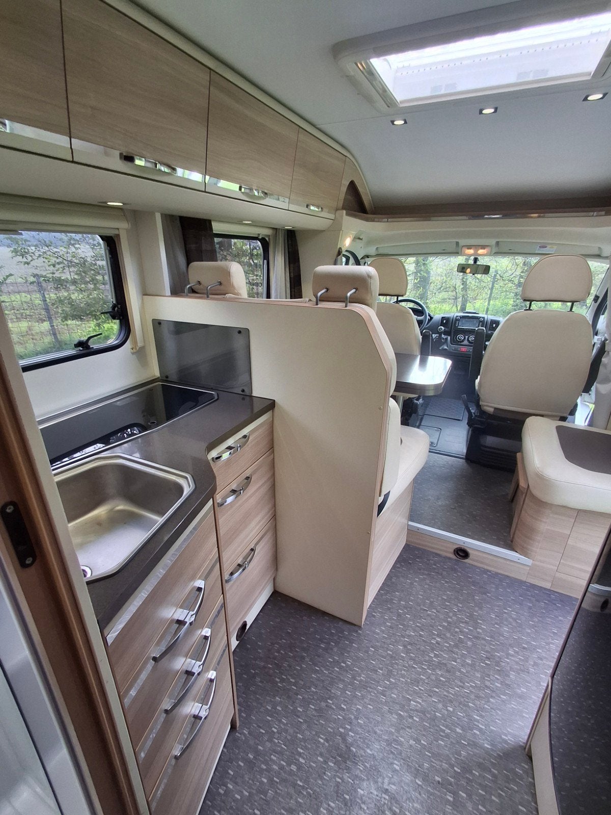 Foto 15 van " ADRIA CORAL S 670 SL -2013 - 65000 KM - APARTE BEDDEN'"
