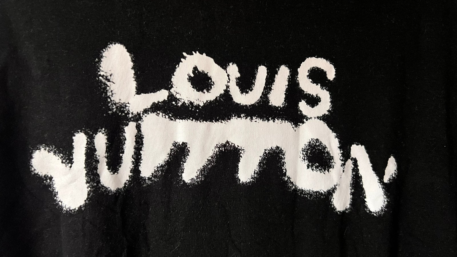 Foto 6 van Louis Vuitton | Black T-Shirt with White Logo | size L
