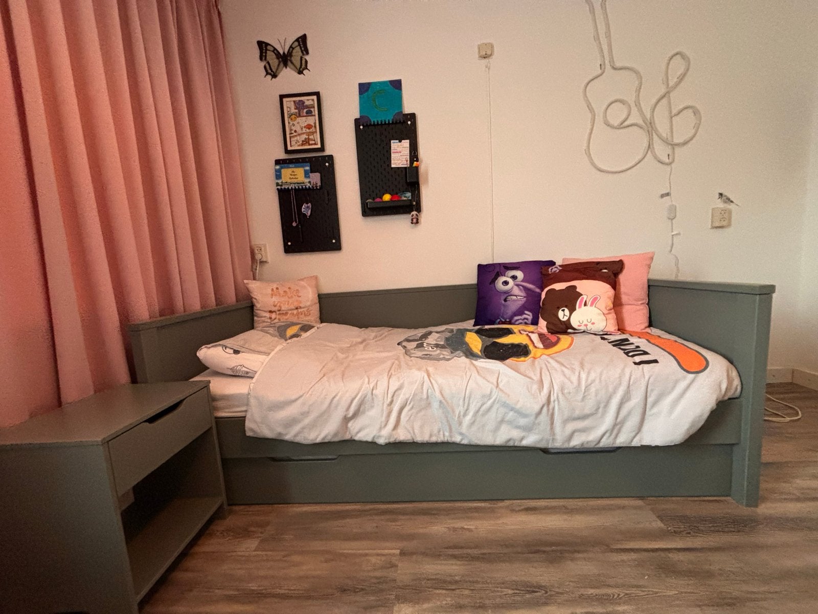 Woood Nikki kinderbed met bedlade en nachtkastje, Kinderen en Baby's, Kinderkamer | Bedden, Ophalen, Gebruikt, 180 cm of meer