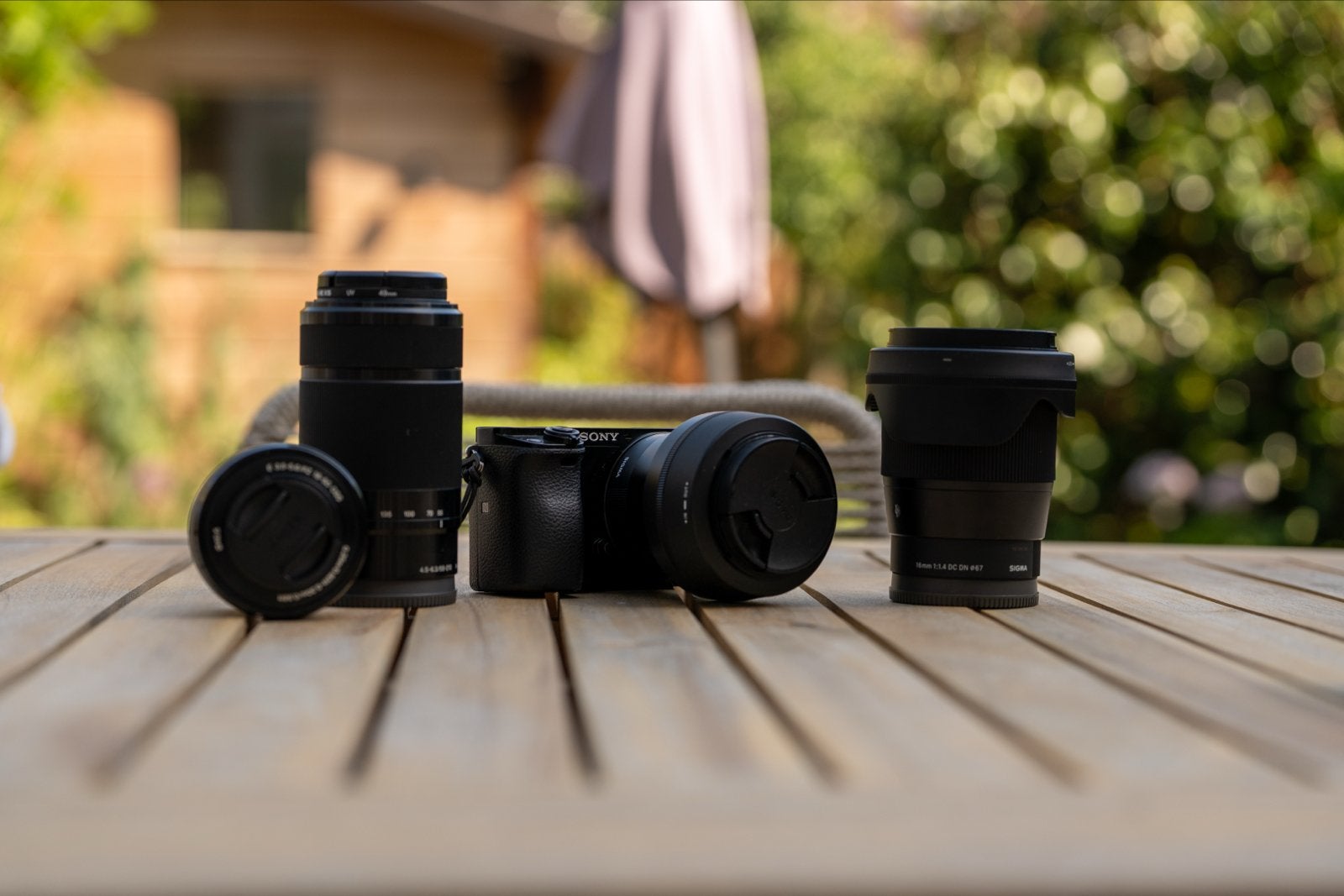 Sony A6000, sony 16-50mm & 55-210, sigma 16mm en 30 mm f1.4, Audio, Tv en Foto, Fotocamera's Digitaal, Ophalen of Verzenden, Zo goed als nieuw