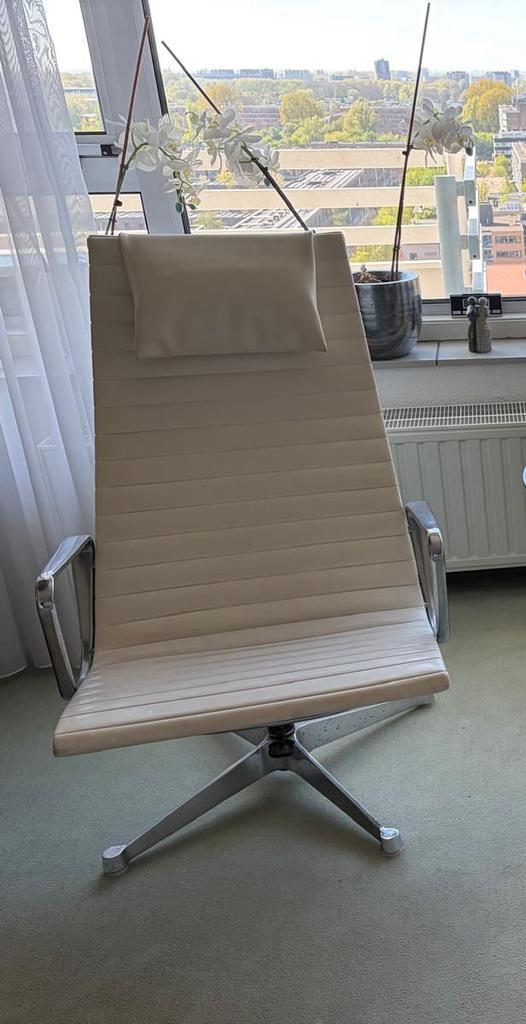 Vitra Eames EA, Huis en Inrichting, Fauteuils, Ophalen, Minder dan 50 cm, Gebruikt, Leer