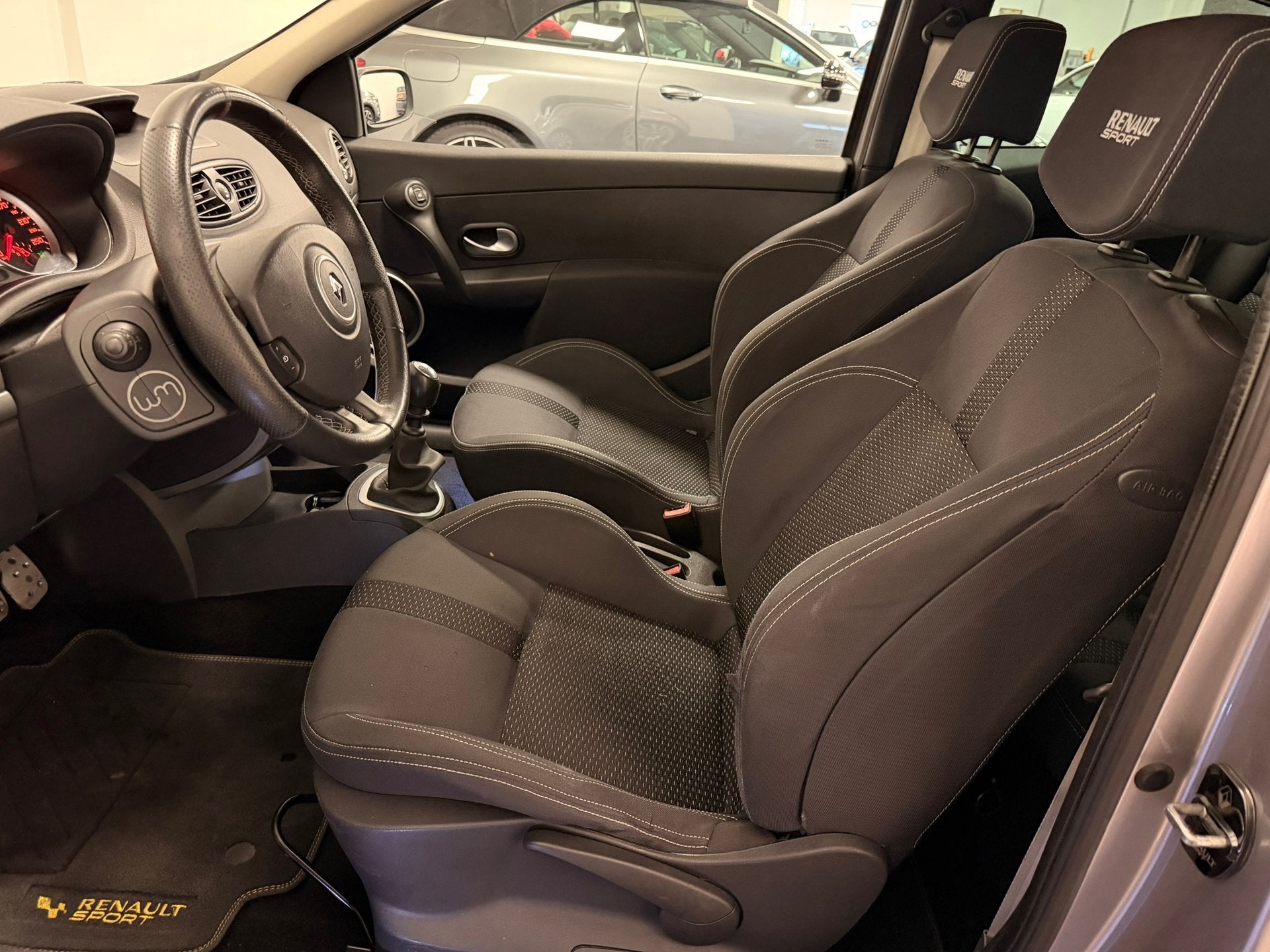 Renault Clio 2.0-16V RS | Nieuwe Distributie en koppeling |, Auto's, Renault, Voorwielaandrijving, 1998 cc, Gebruikt, 4 cilinders