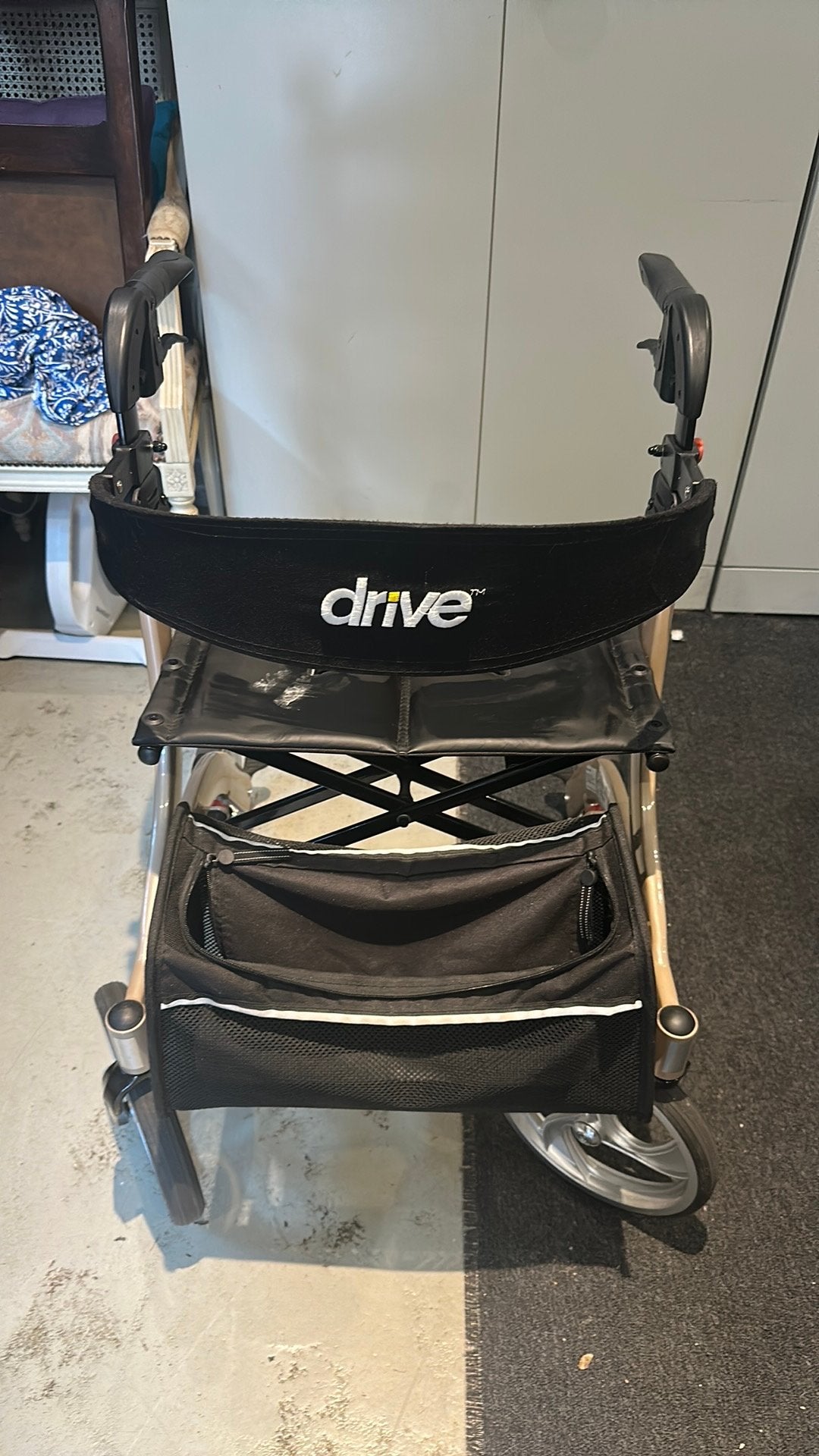 Rollator met afneembaar dienblad, Ophalen of Verzenden, Lichtgewicht, Gebruikt