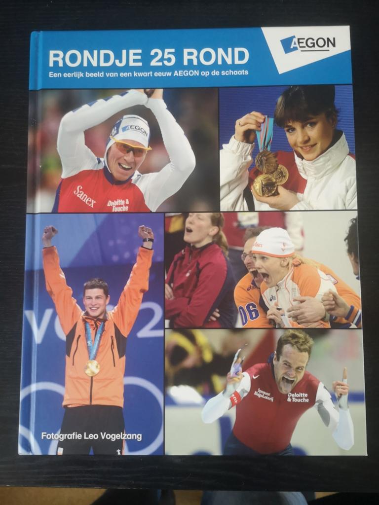 Rondje 25 Rond - Een kwart eeuw AEGON op de schaats, Ophalen of Verzenden, Zo goed als nieuw, Leo Vogelzang (fotografie), Overige sporten