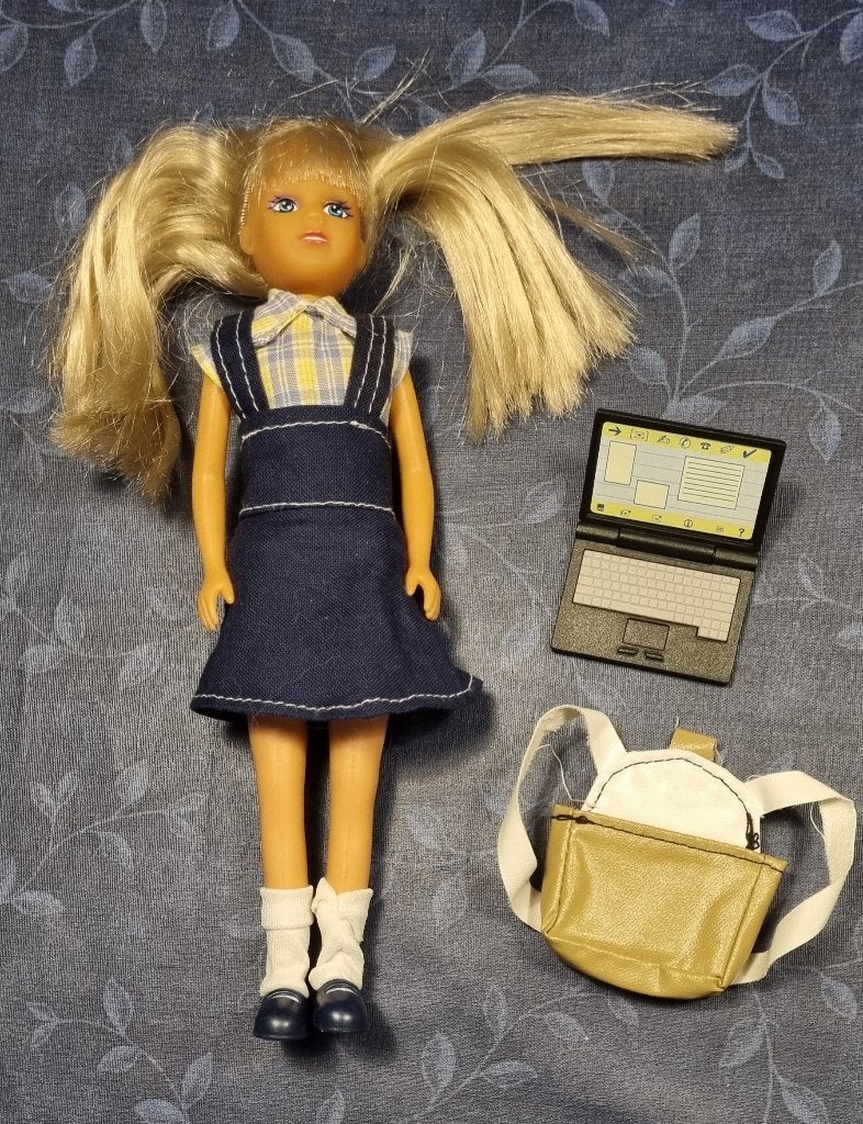 Popje Simba Toys met laptop en rugzak, Ophalen of Verzenden, Gebruikt, Overige typen