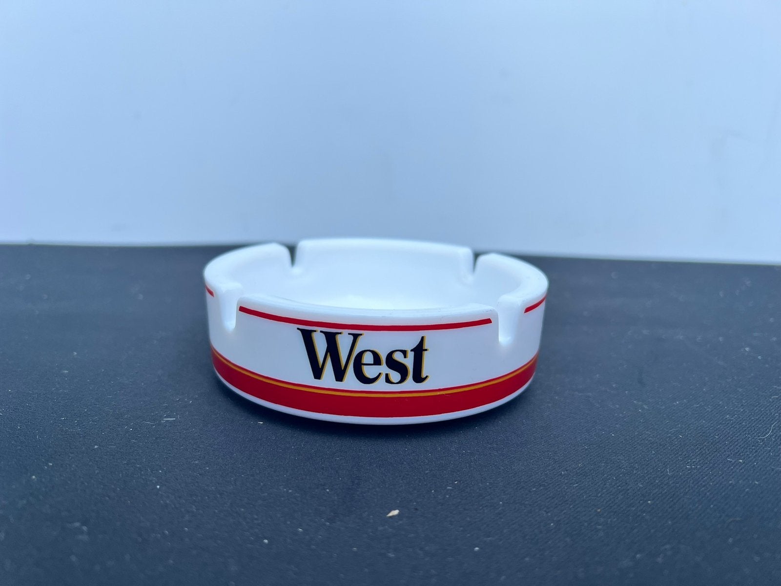 Te Koop Vintage Asbak Sigaretten Merk West, Verzamelen, Ophalen of Verzenden, Zo goed als nieuw, Gebruiksvoorwerp