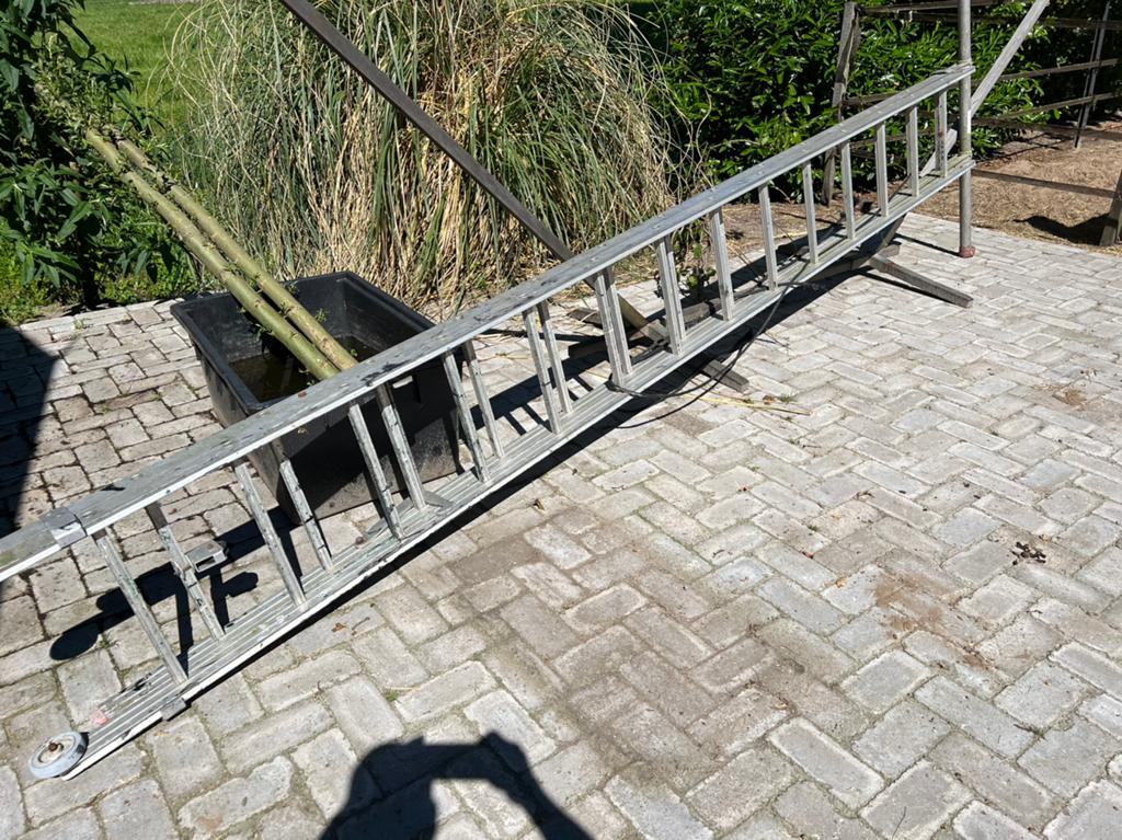 Inschuifbare  ladder/ trap 2 delen, Doe-het-zelf en Verbouw, Ladders en Trappen, Ophalen, Zo goed als nieuw, 4 meter of meer