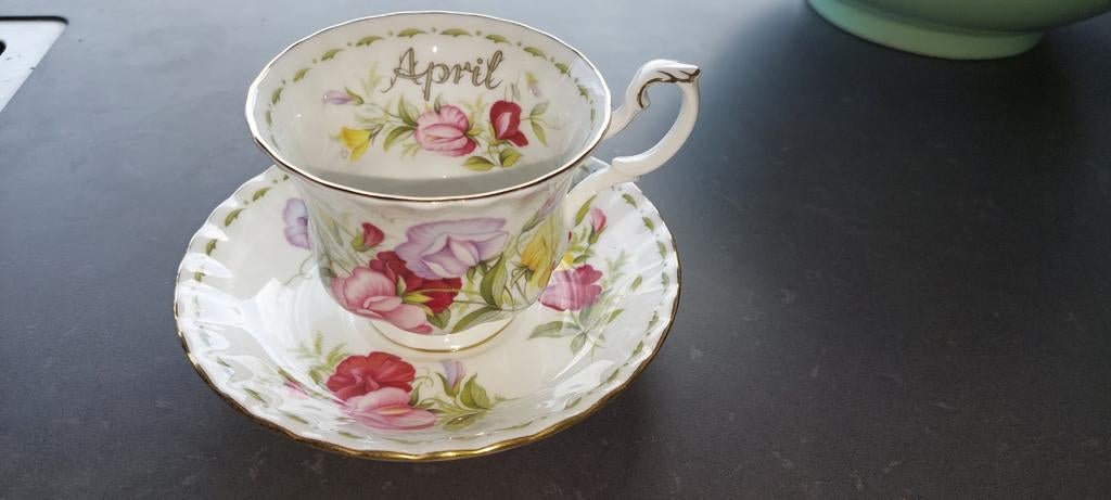 Royal Albert kop en schotel heren model, Verzamelen, Porselein, Kristal en Bestek, Ophalen of Verzenden, Zo goed als nieuw, Porselein