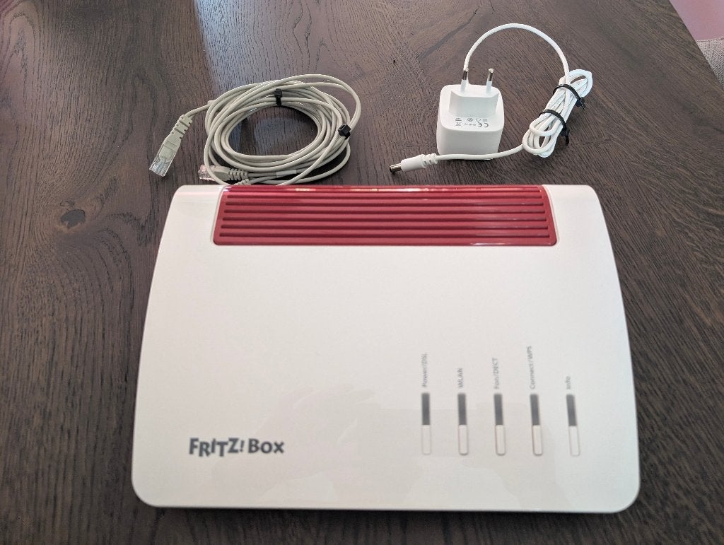 FRITZ!Box 7590 AX V2, Computers en Software, Routers en Modems, Ophalen of Verzenden, Zo goed als nieuw, Router met modem, Fritzbox