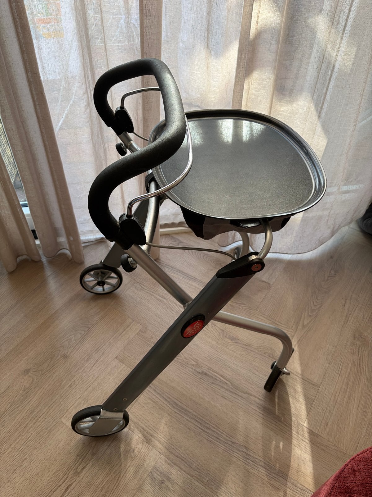 Trust rollator, Ophalen