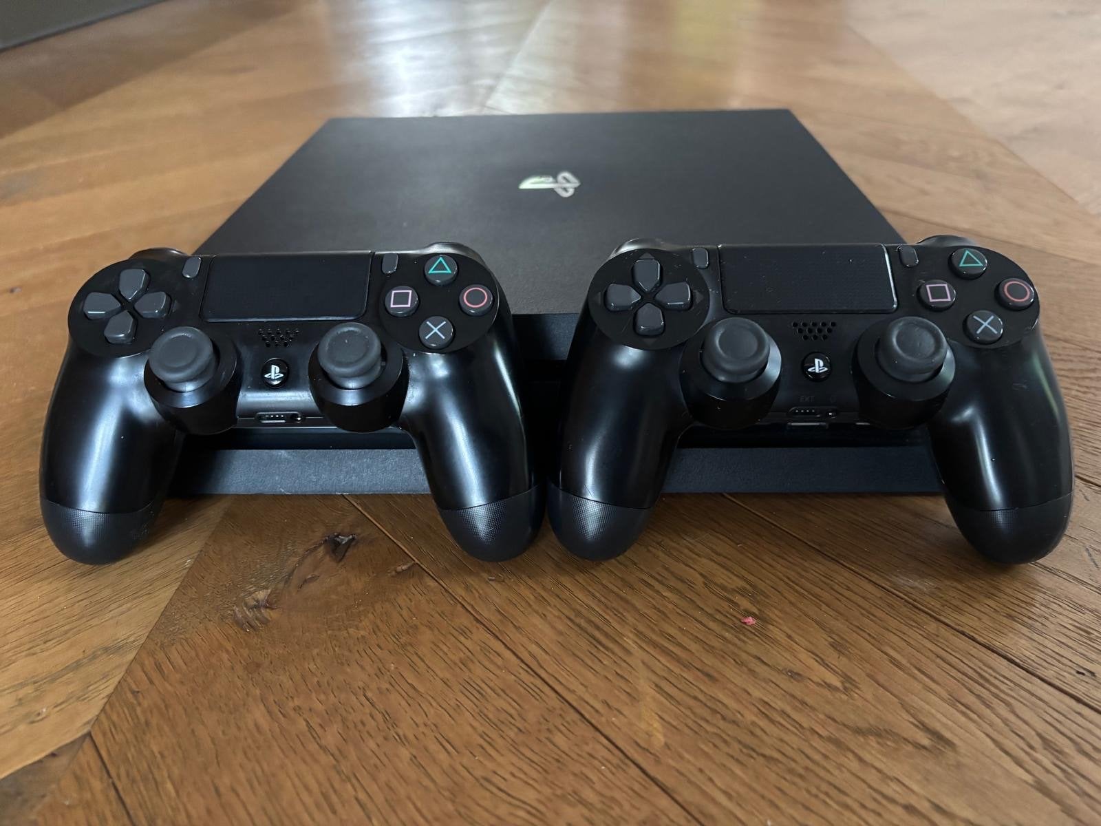 Sony PlayStation 4 Pro met 2 controllers, Ophalen, Gebruikt, Met 2 controllers, 1 TB