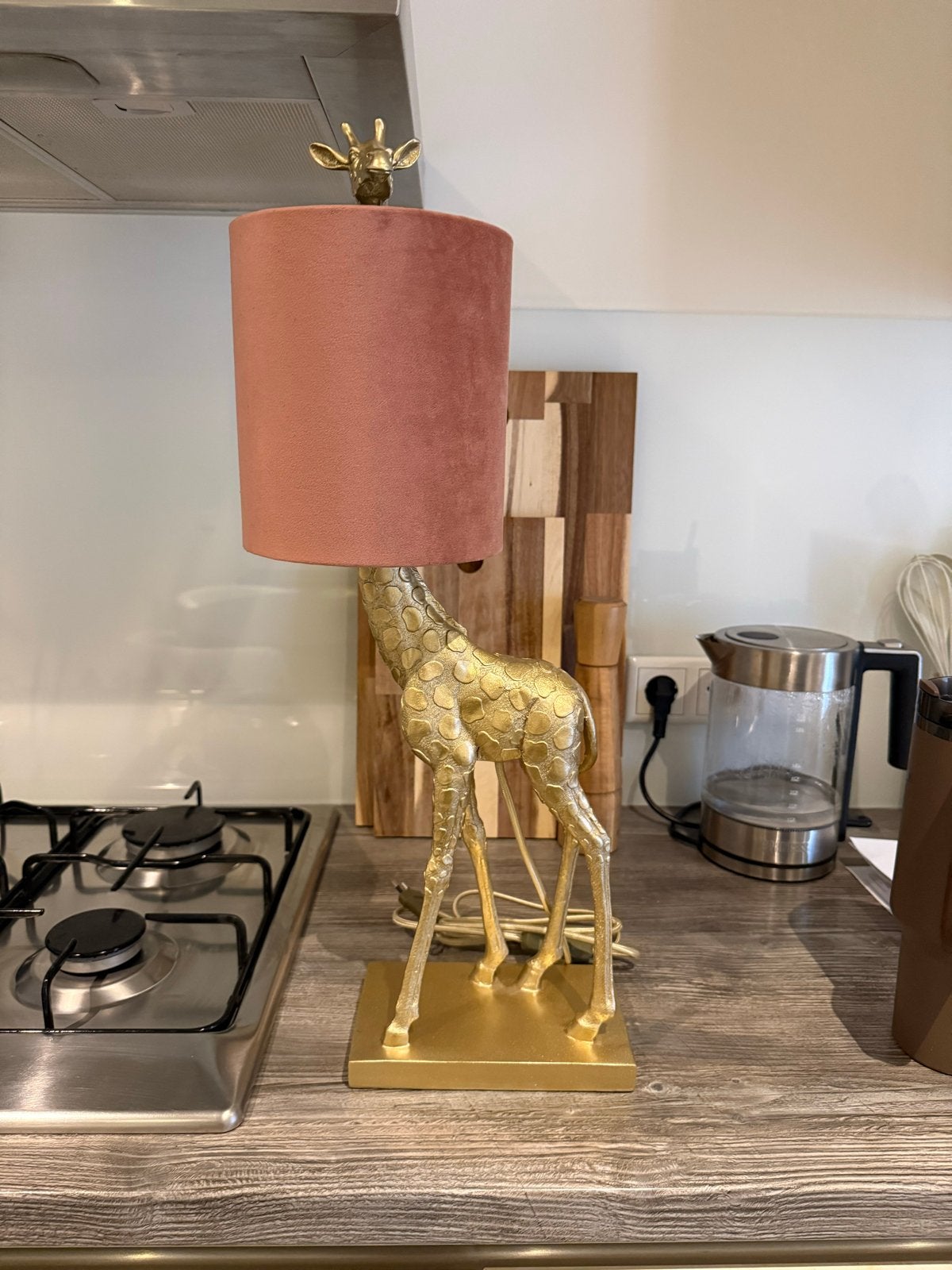 Gouden Giraffe Tafellamp met Roze Velvet Kap, Huis en Inrichting, Ophalen, Met schakelaar, Goud, Metaal