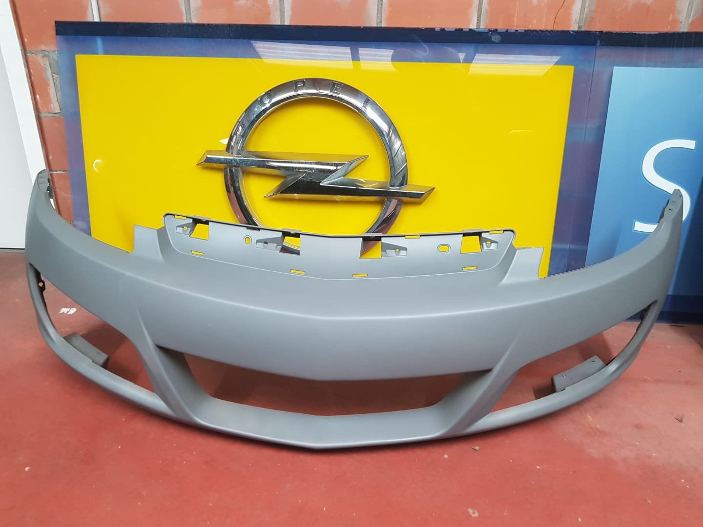 Opel GT voorbumper origineel nieuw in grond verf., Ophalen, Voor, Opel, Nieuw