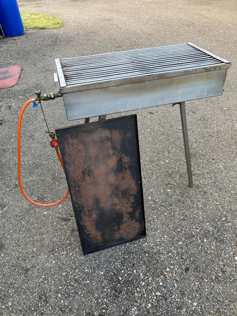 Robuuste gasbarbecue met grill en bakplaat, Tuin en Terras, Ophalen of Verzenden, Gebruikt