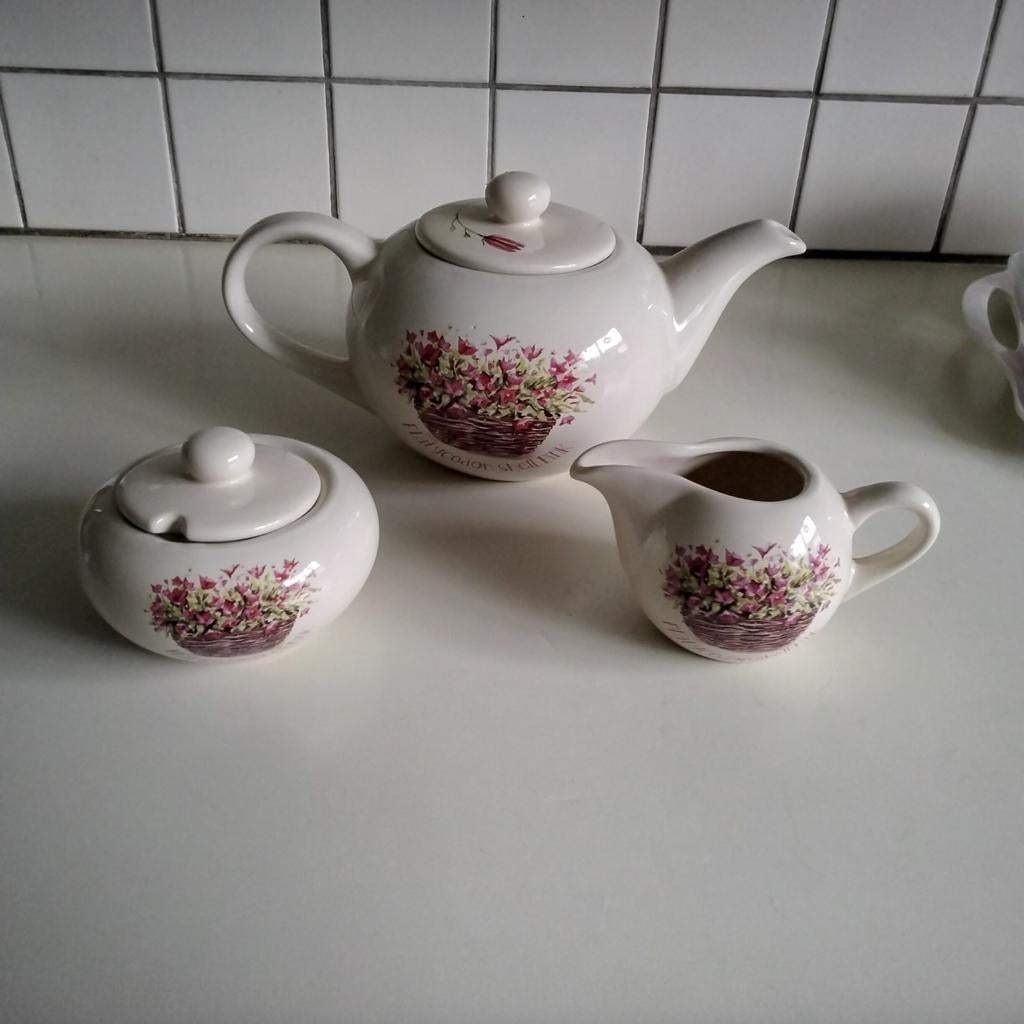 Jet platycodon  shell pink theeset, Ophalen of Verzenden, Zo goed als nieuw, Aardewerk, Overige stijlen
