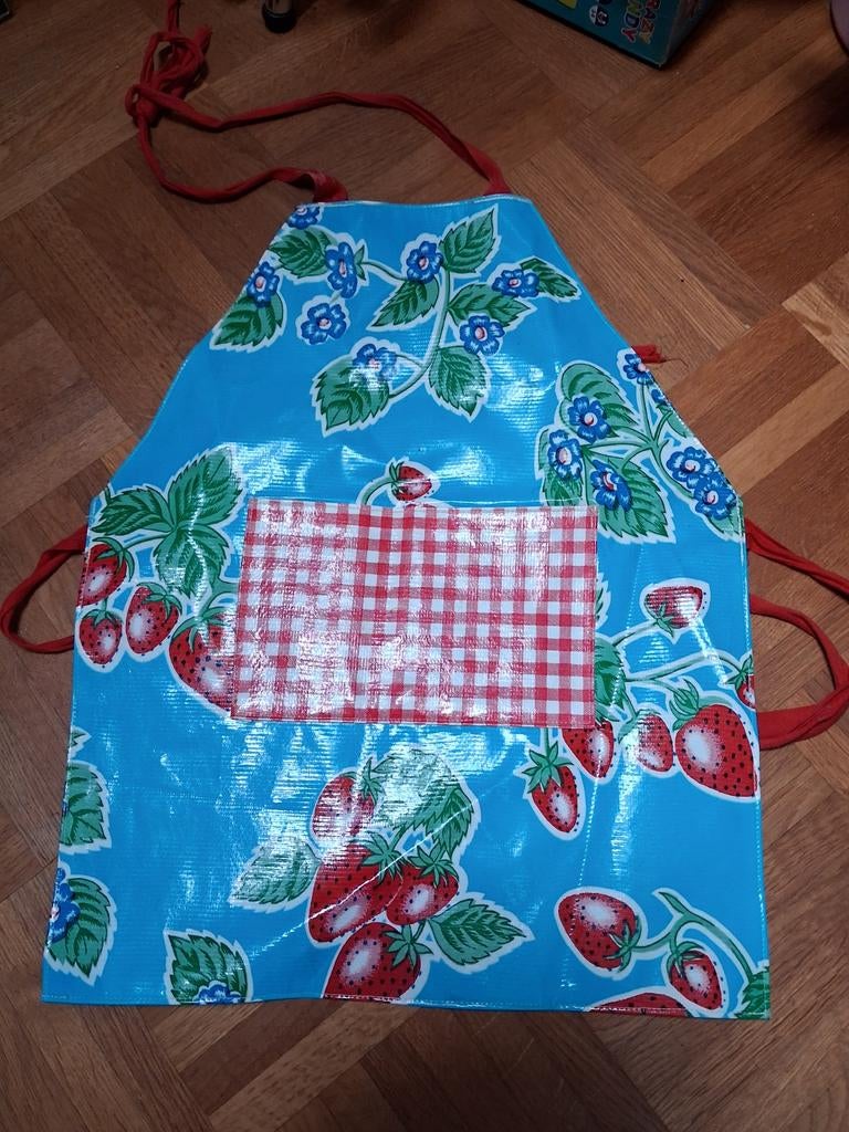 Kleuter schort met aardbeienprint, Ophalen of Verzenden, Zo goed als nieuw