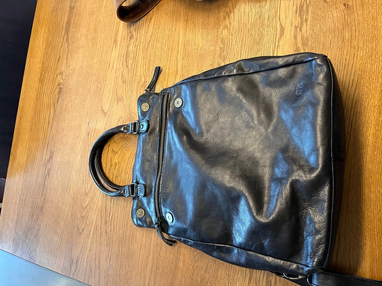 Zo goed als nieuwe donker blauwe leren tas - bear design, 25 tot 40 cm, Zo goed als nieuw, 30 tot 45 cm, Ophalen