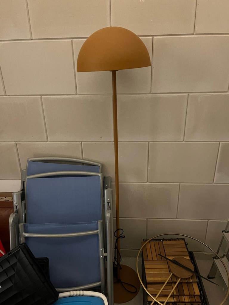 Stijlvolle vloerlamp, Huis en Inrichting, Lampen | Vloerlampen, Ophalen of Verzenden, Zo goed als nieuw, Metaal, 150 tot 200 cm