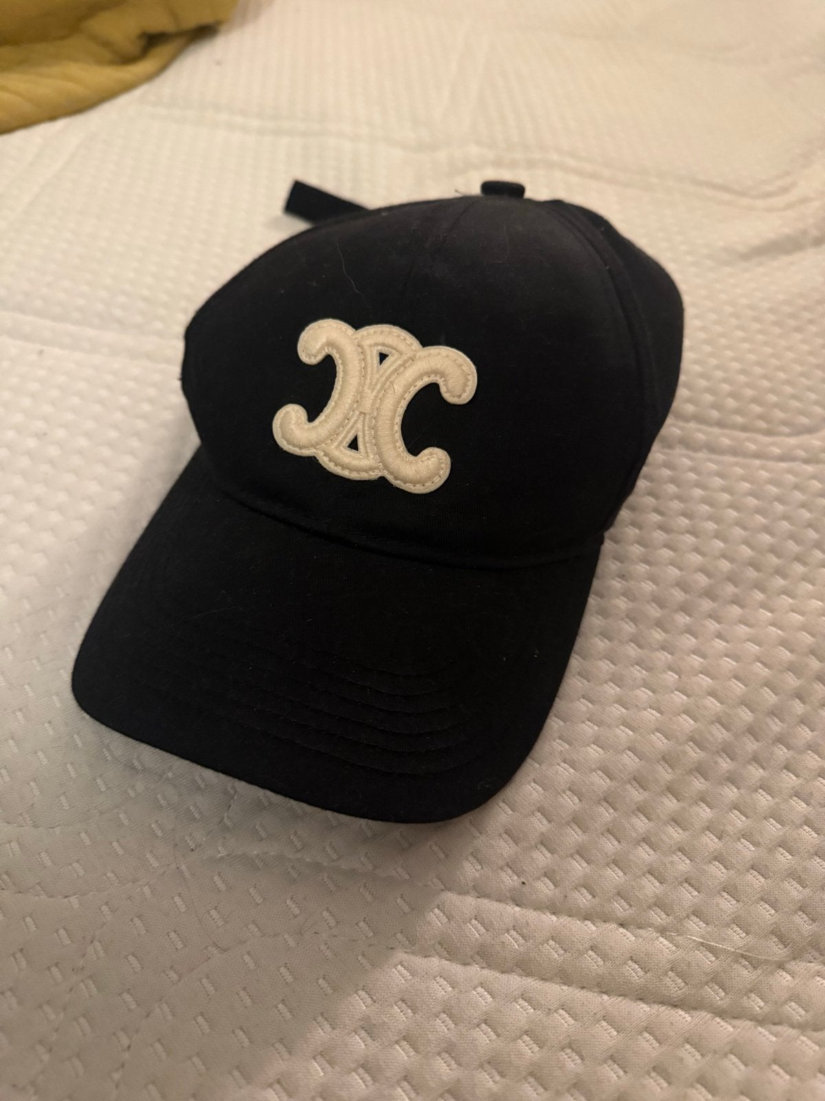 Celine Paris Pet Zwart met Wit Logo, Ophalen of Verzenden, Zo goed als nieuw, Pet