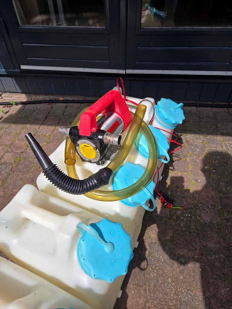 Brandstof jerrycans met elektrische pomp, Ophalen of Verzenden, Gebruikt, Motor en Techniek