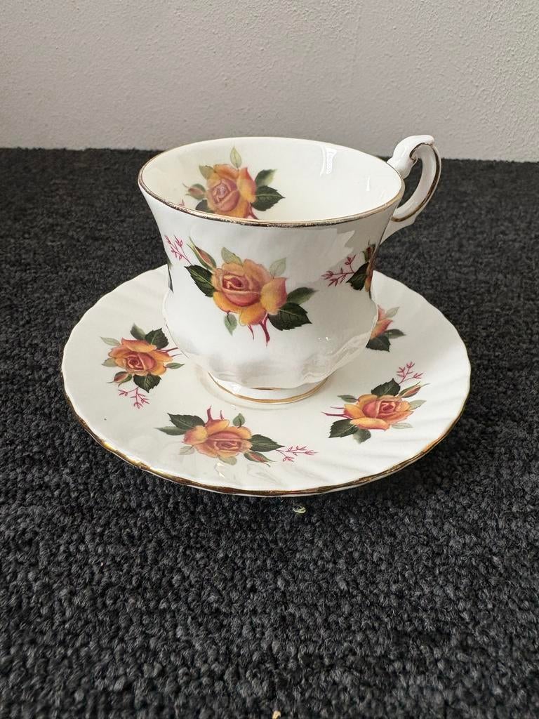 Vintage Elizabethaanse theekop en schotel met rozen, Ophalen of Verzenden