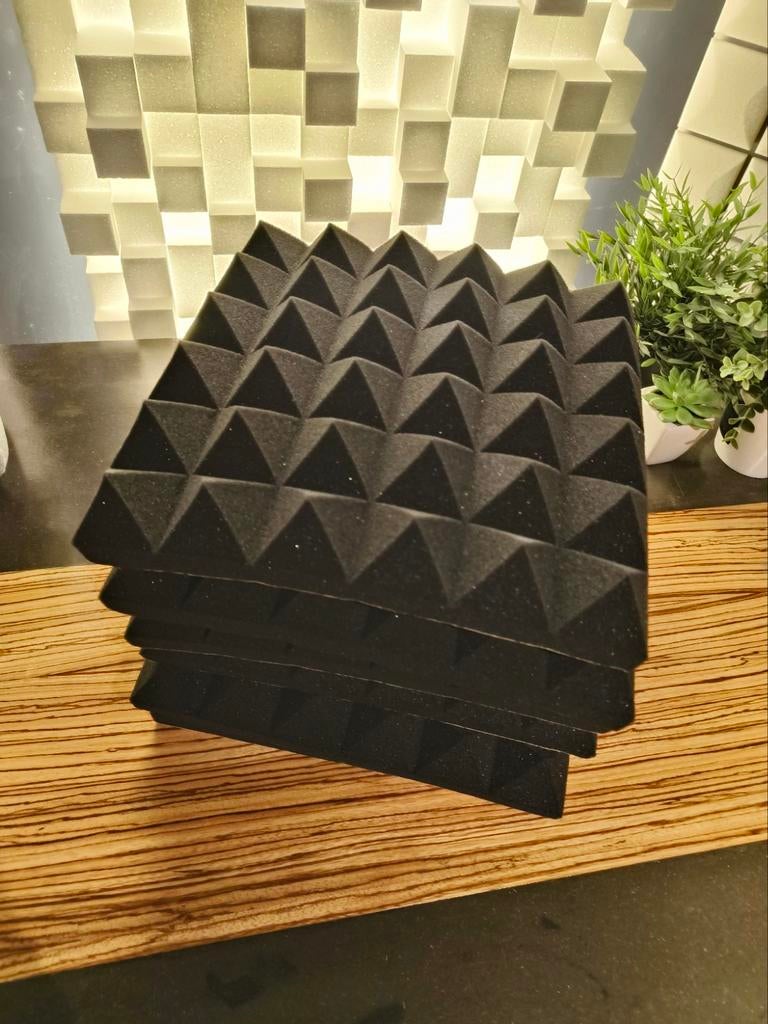 Akoestisch Zelfklevende Piramideschuim Wedges - €2 per stuk, Minder dan 4 cm, Overige materialen, Nieuw, Ophalen of Verzenden
