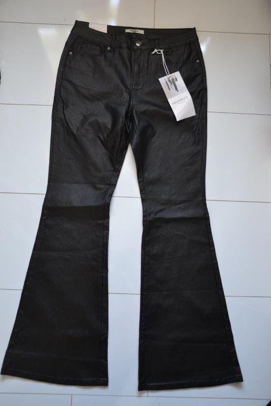 lederlook flair jeans, maat 42. (nieuw), Kleding | Dames, Broeken en Pantalons, Zwart, Maat 42/44 (L), Nieuw, Ophalen of Verzenden