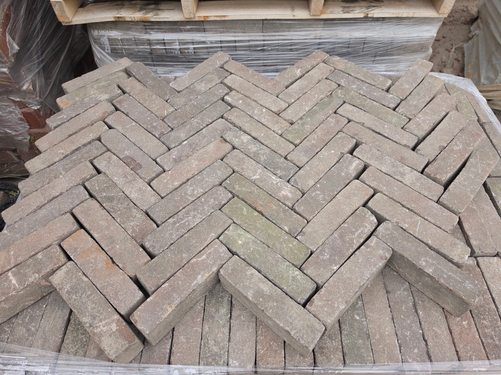 75 m2 prachtige donkere waaltjes op pallets 3750,-, Tuin en Terras, Ophalen of Verzenden, Keramiek, Klinkers