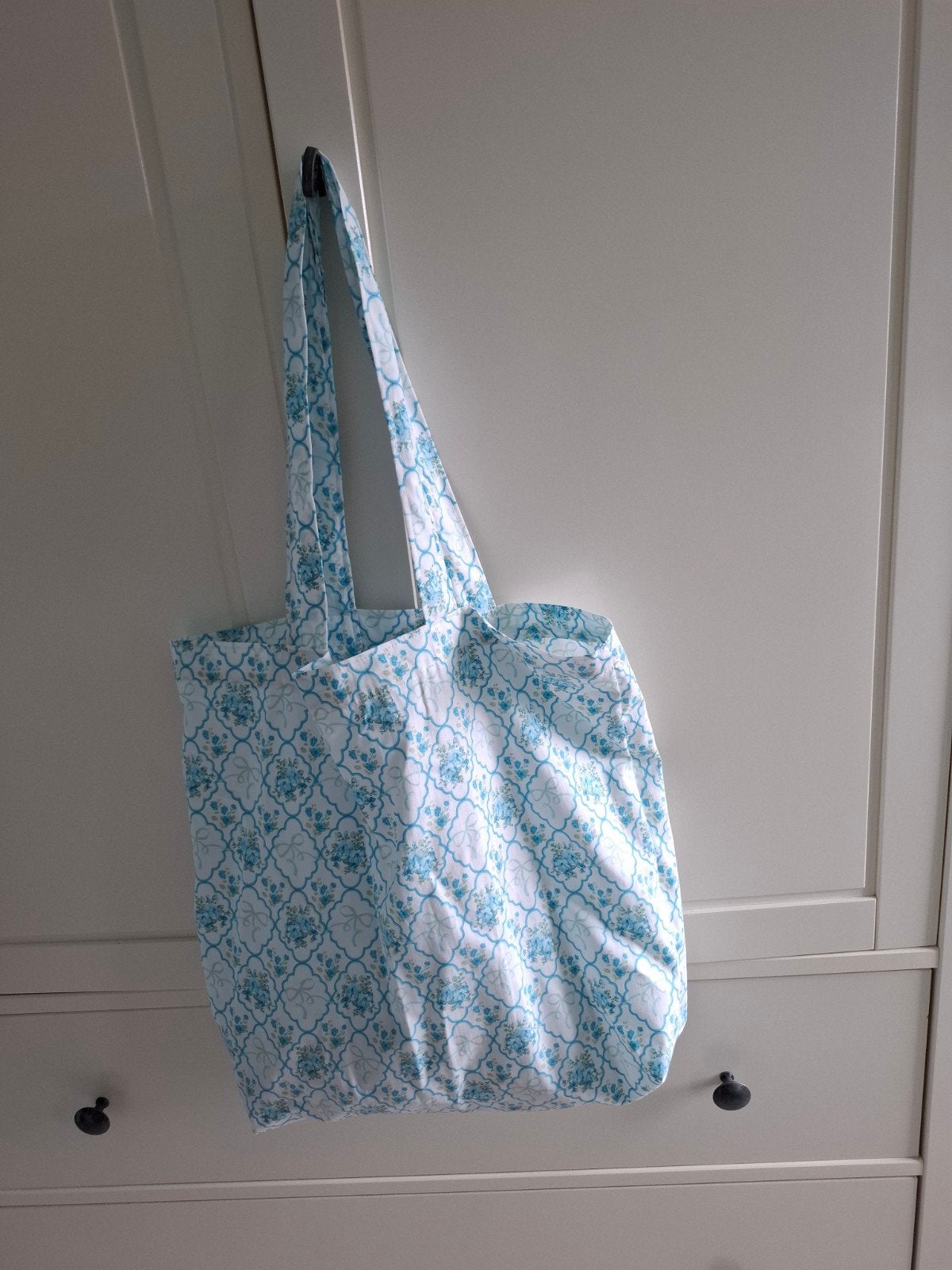 Totebag wit/lichtblauw, nieuw!, Sieraden, Tassen en Uiterlijk, Ophalen of Verzenden, Nieuw, Blauw