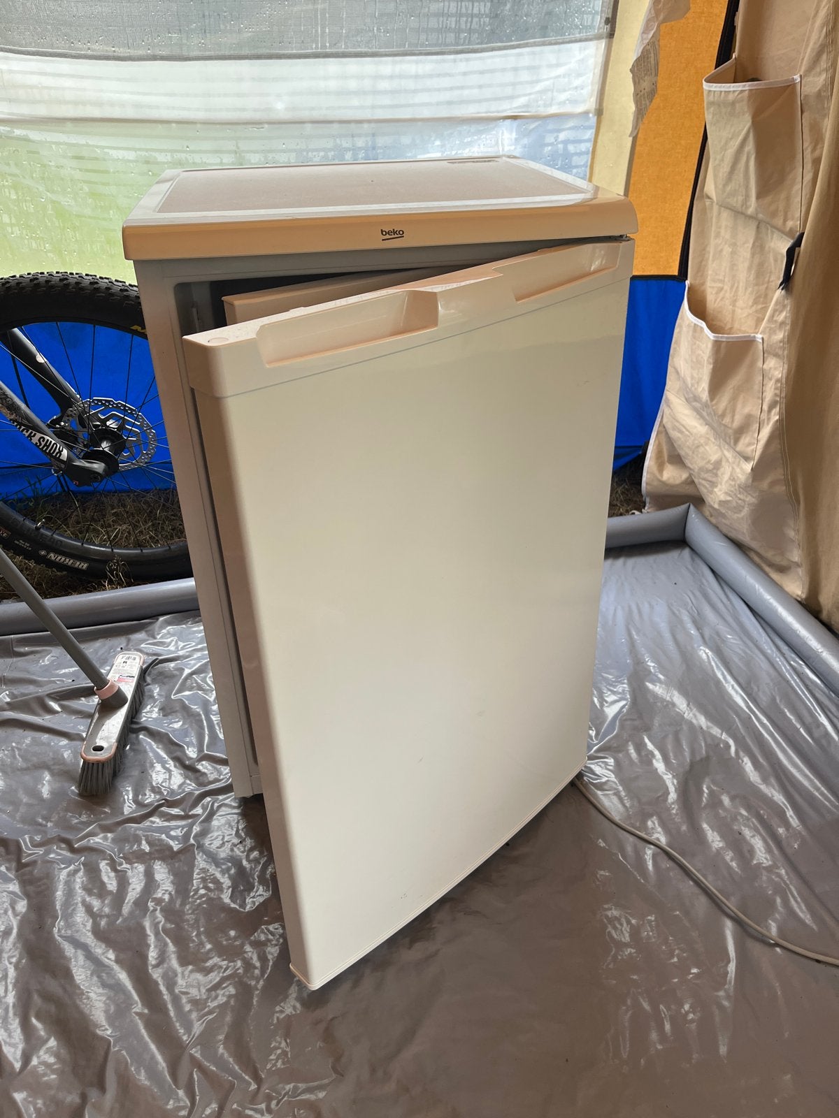 Beko koelkast met vriesvak - Zo goed als nieuw, 100 tot 150 liter, Zo goed als nieuw, Met vriesvak, Ophalen
