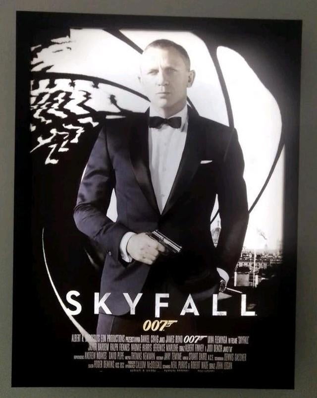 James Bond 007 Skyfall poster met verlichting, Verzamelen, Verzenden