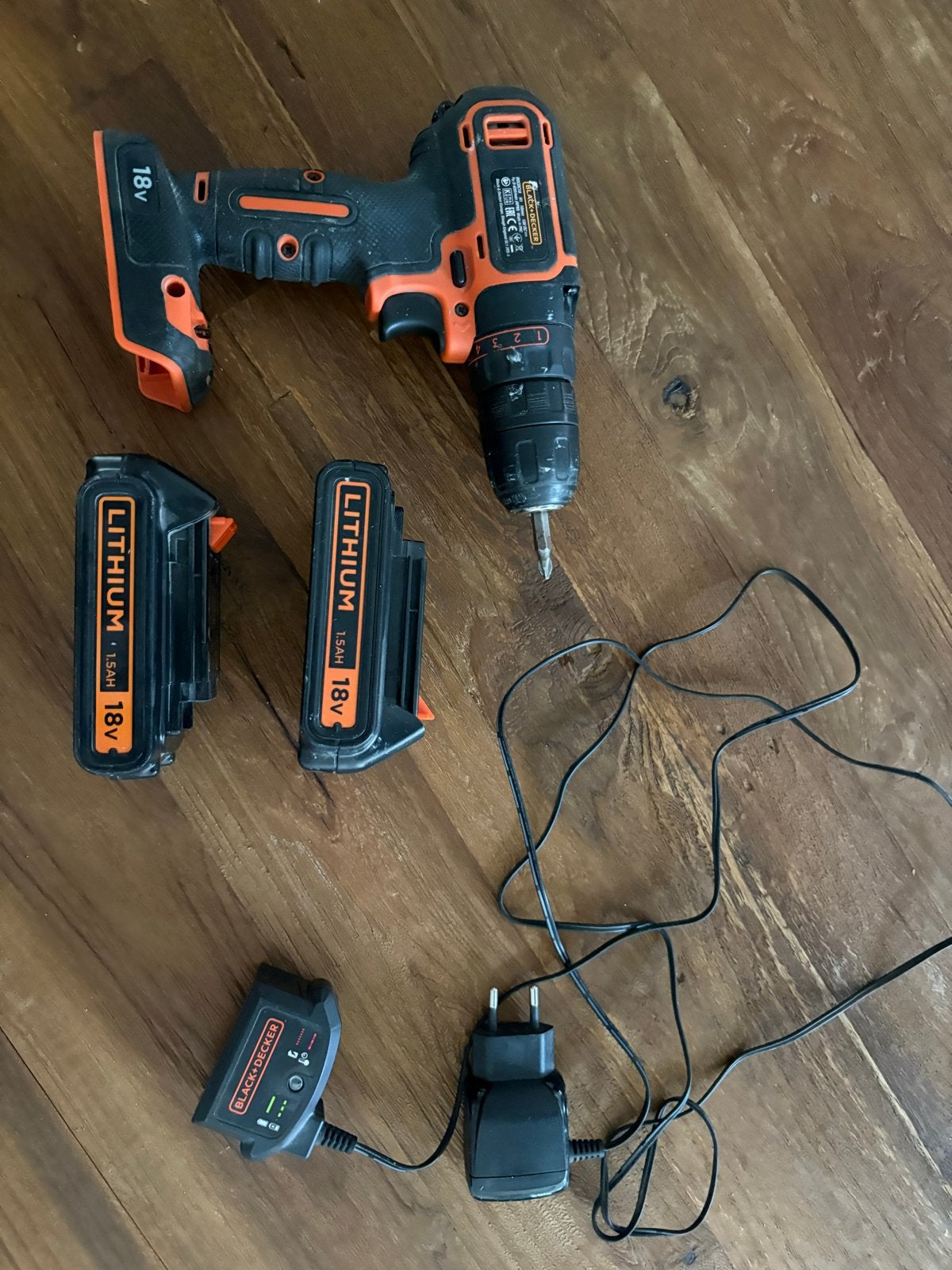 Black Decker 18V Boor- en Schroefmachine met 2 accu's, Ophalen, Variabele snelheid, Boor- en Schroefmachine, Gebruikt