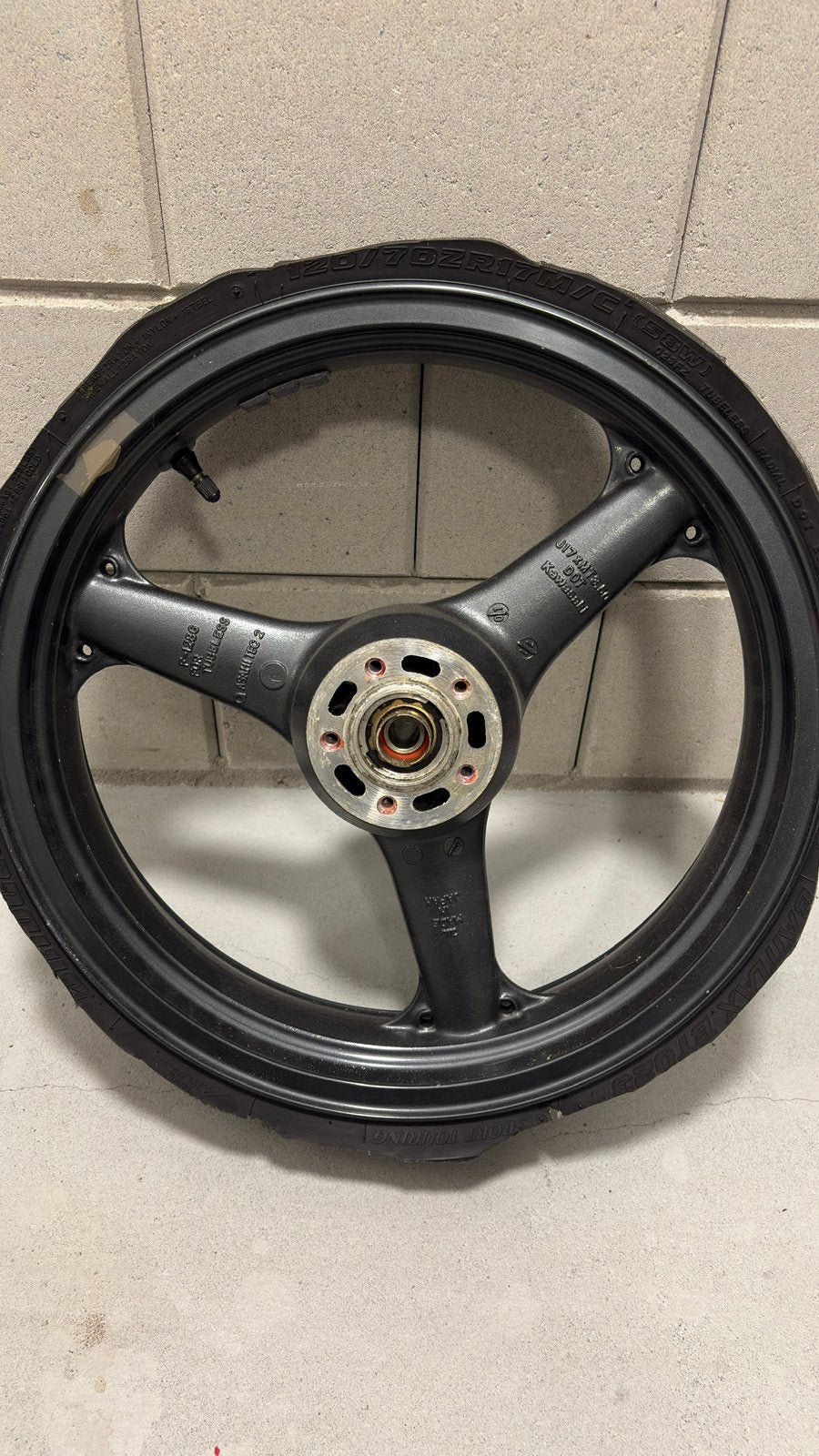 Kawasaki ZR-7S voorwiel, Ophalen