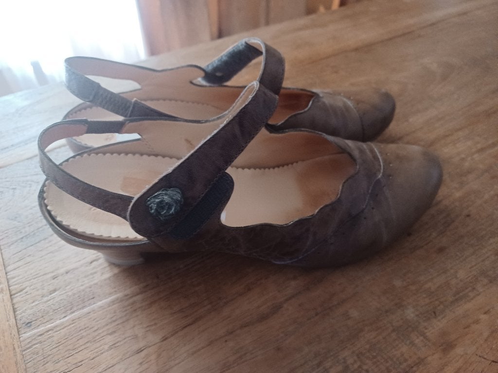 Va Bene damesschoen  zomer maat 41 smal, Kleding | Dames, Schoenen, Ophalen of Verzenden, Zo goed als nieuw, Beige, Schoenen met lage hakken