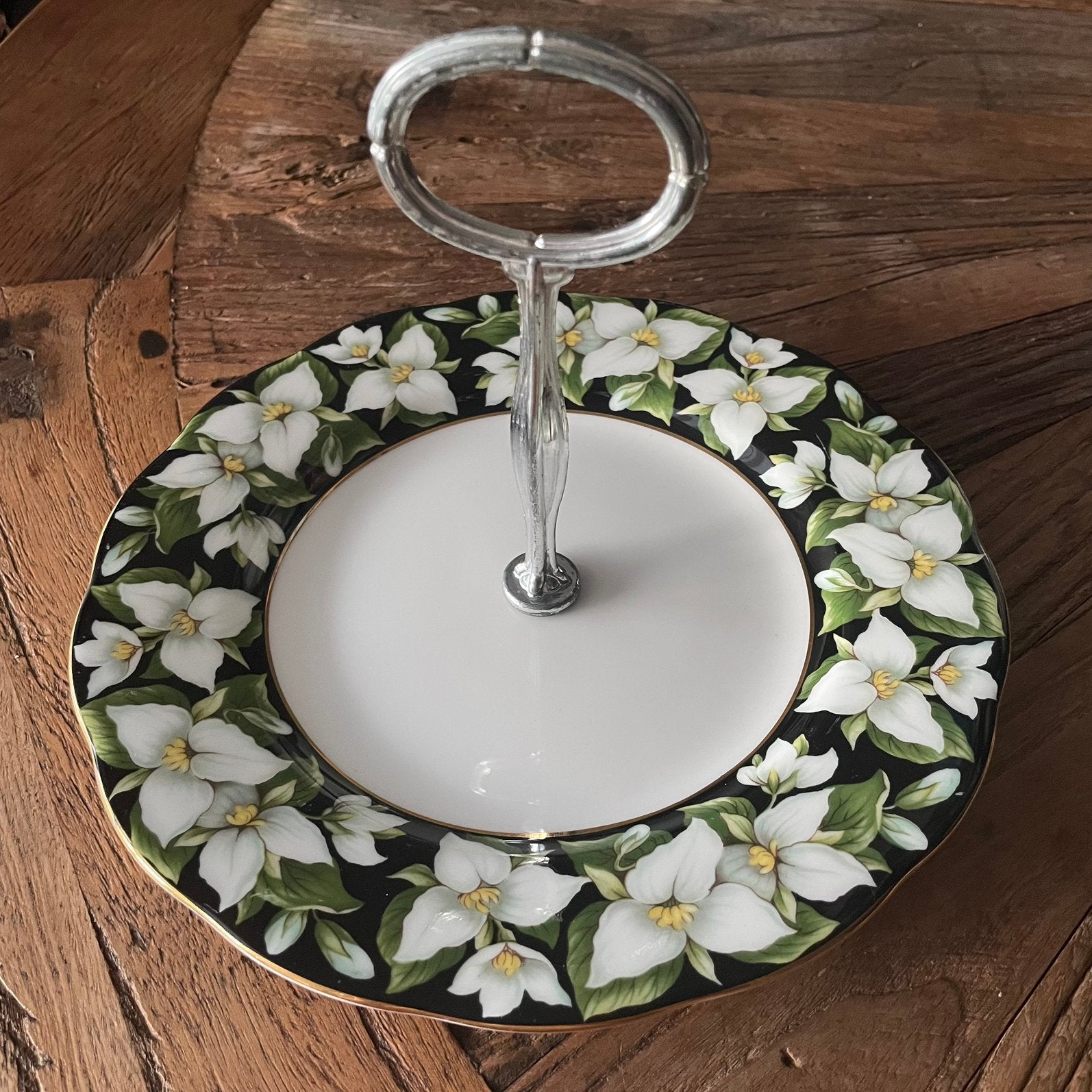 Royal Albert etagere Trillium, Ophalen of Verzenden, Gebruikt, Porselein, Bord of Schaal