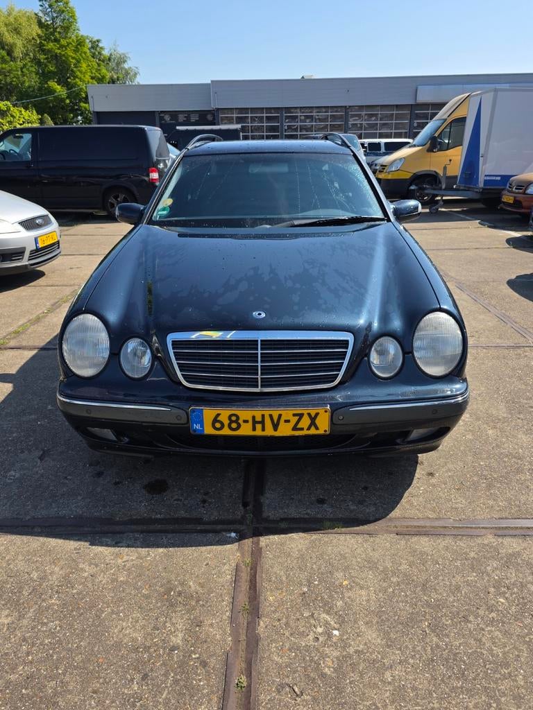 Mercedes-Benz E-Klasse 2.0 E200 Combi  AUT 2002 Zwart, Auto's, Automaat, 1998 cc, 4 cilinders, Onderhoudsboekje