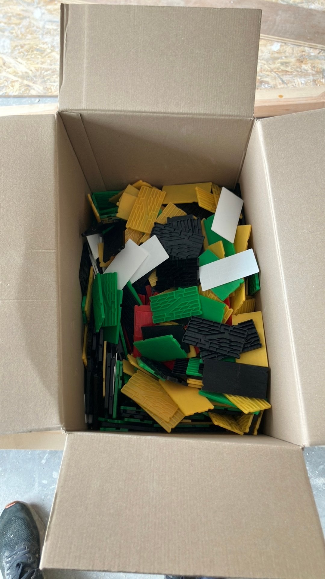 600 Glasblokjes 50mm opvulplaatjes met dragers kunststof, Doe-het-zelf en Verbouw, Ophalen, Zo goed als nieuw, Minder dan 80 cm