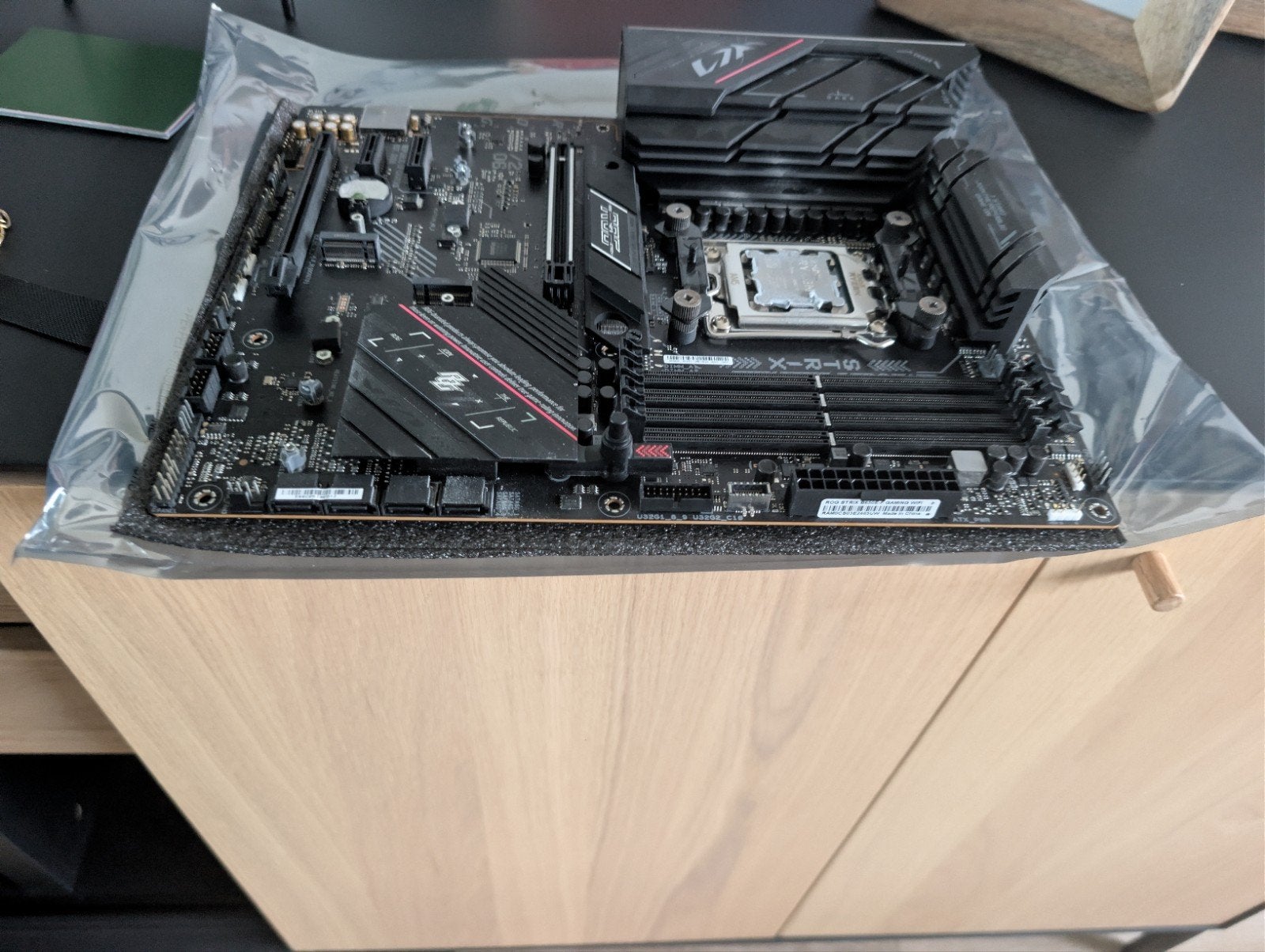 Upgrade set AMD Ryzen 7 7800X3D  + Moederbord en Koeler, AM5, Zo goed als nieuw, AMD Ryzen 7 7800X3D, 4 Ghz of meer