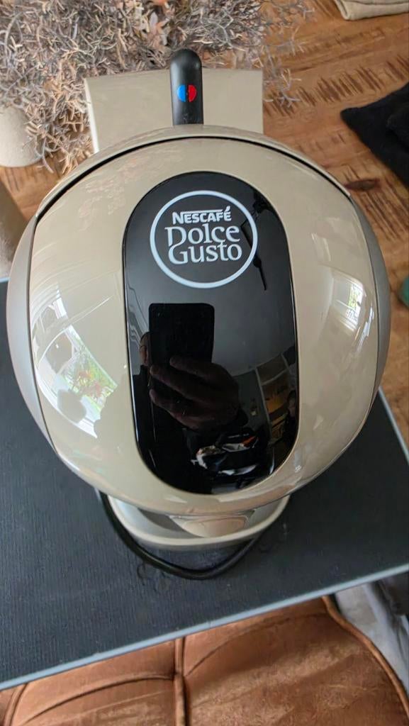 Nescafé Dolce Gusto Krups koffiezetapparaat en cups houder, Ophalen, Koffiemachine, Zo goed als nieuw, 2 tot 4 kopjes