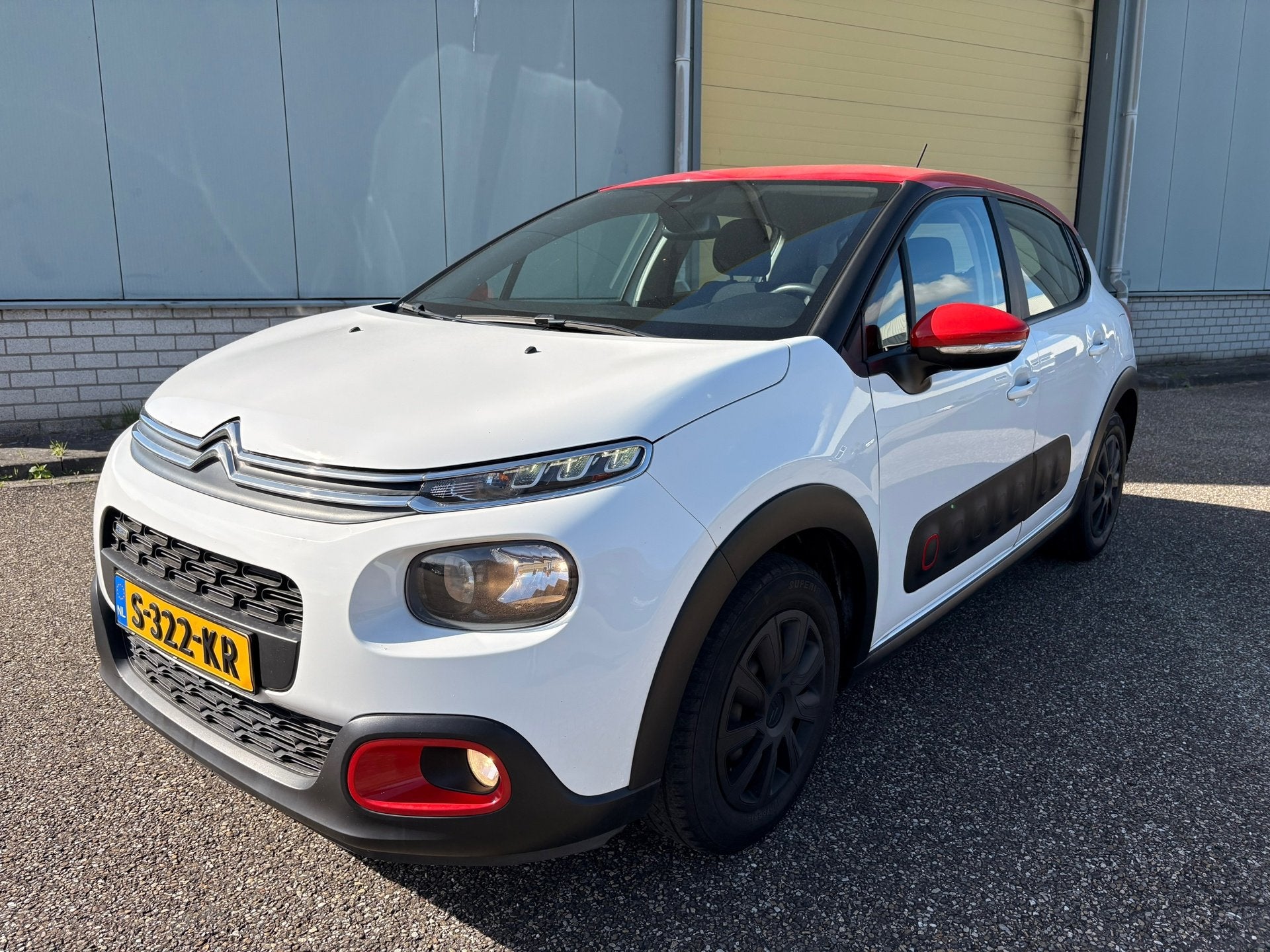 Citroen C3 1.2 PureTech Shine, Auto's, 1199 cc, 82 pk, 450 kg, Wit