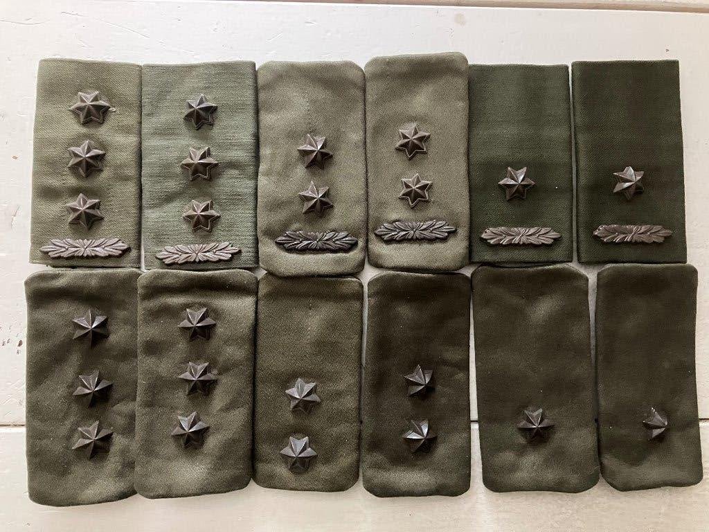Officiers epauletten gevechts tenue, Ophalen of Verzenden, Landmacht, Nederland, Embleem of Badge