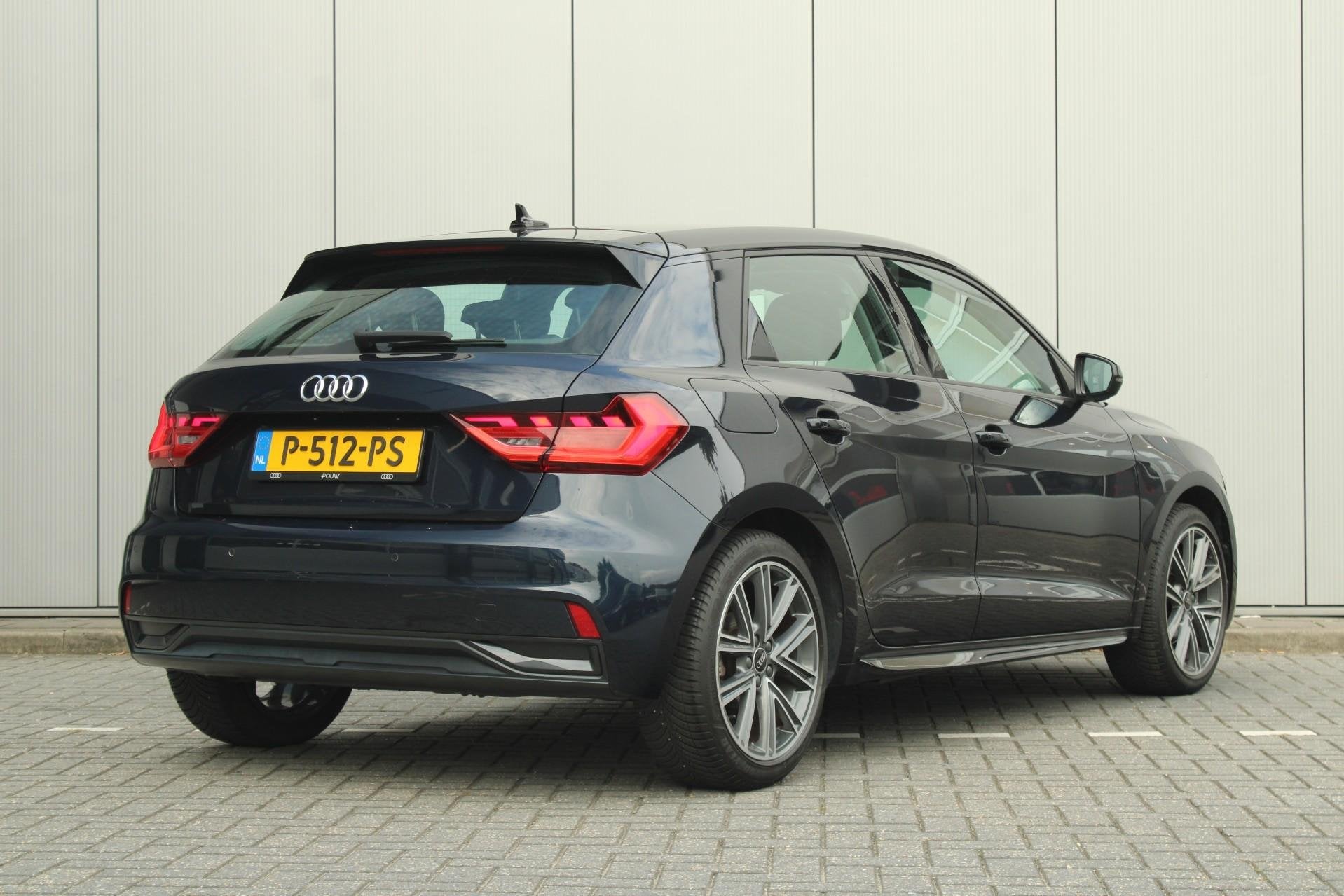 Audi A1 Sportback 30 TFSI 110pk S-Tronic Advanced edition |, Auto's, 12 maanden, Stof, Blauw, 49 €/maand