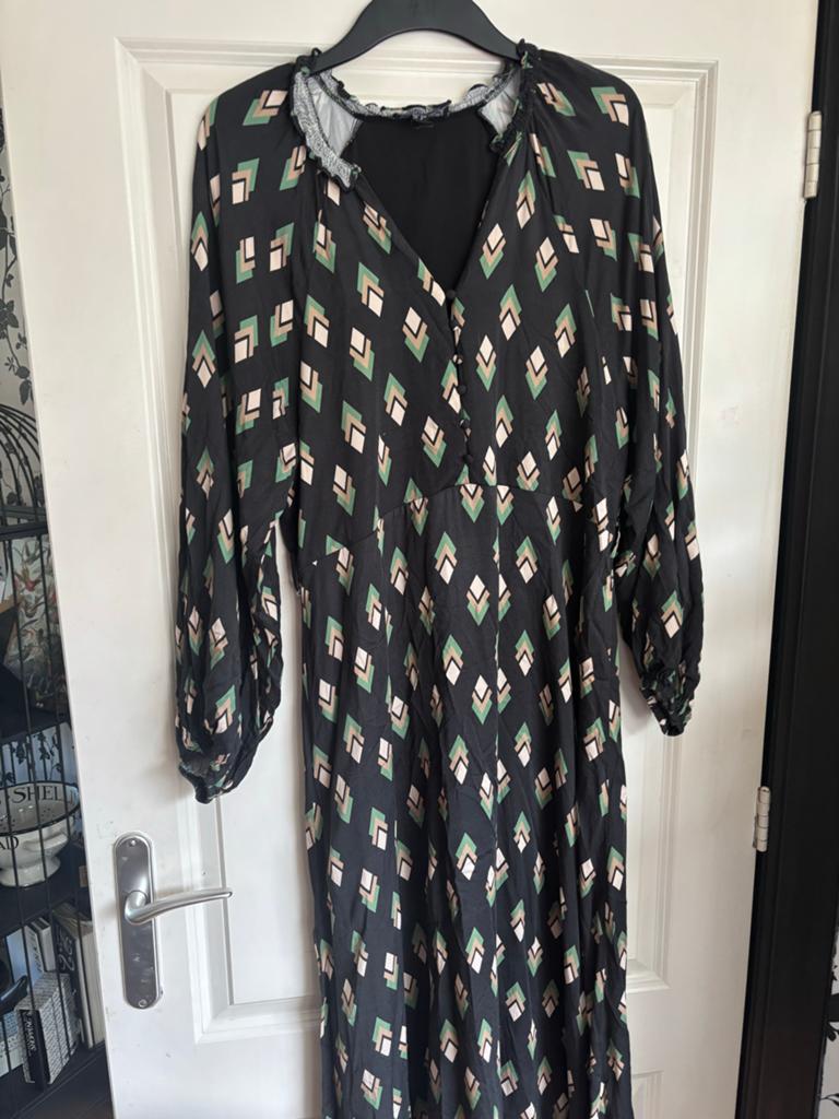 Smashed Lemon Zwarte jurk met geometrische print, Maat 38/40 (M), Zwart, Ophalen of Verzenden, Zo goed als nieuw