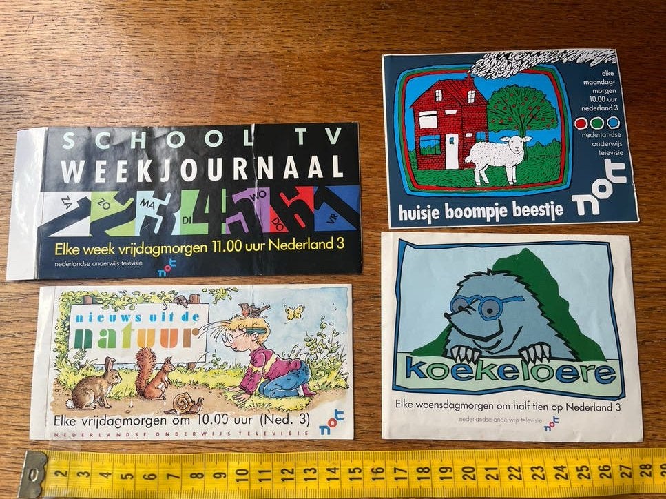 4 Schooltv stickers Nieuws uit de Natuur, Weekjournaal, Koe, Ophalen of Verzenden