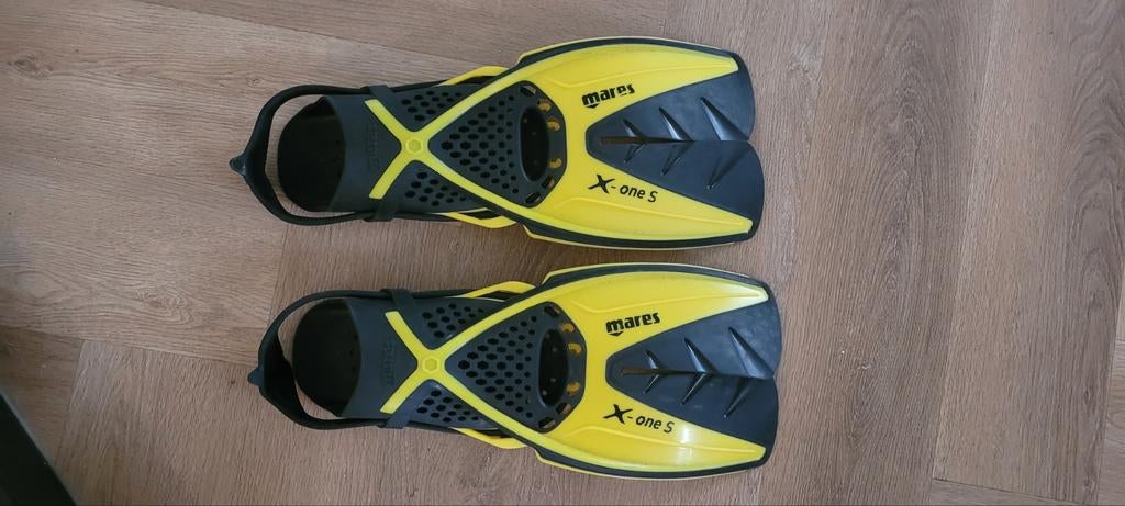 Mares zwemvliezen m/l flippers, Ophalen of Verzenden, Zo goed als nieuw, Zwem- of Duikvliezen