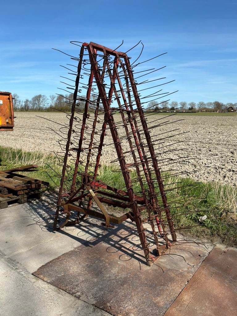 Wieteg _ lely, kantelaar, regenboom en heftruck banden, Zakelijke goederen, Agrarisch | Werktuigen, Ophalen, Grondbewerking