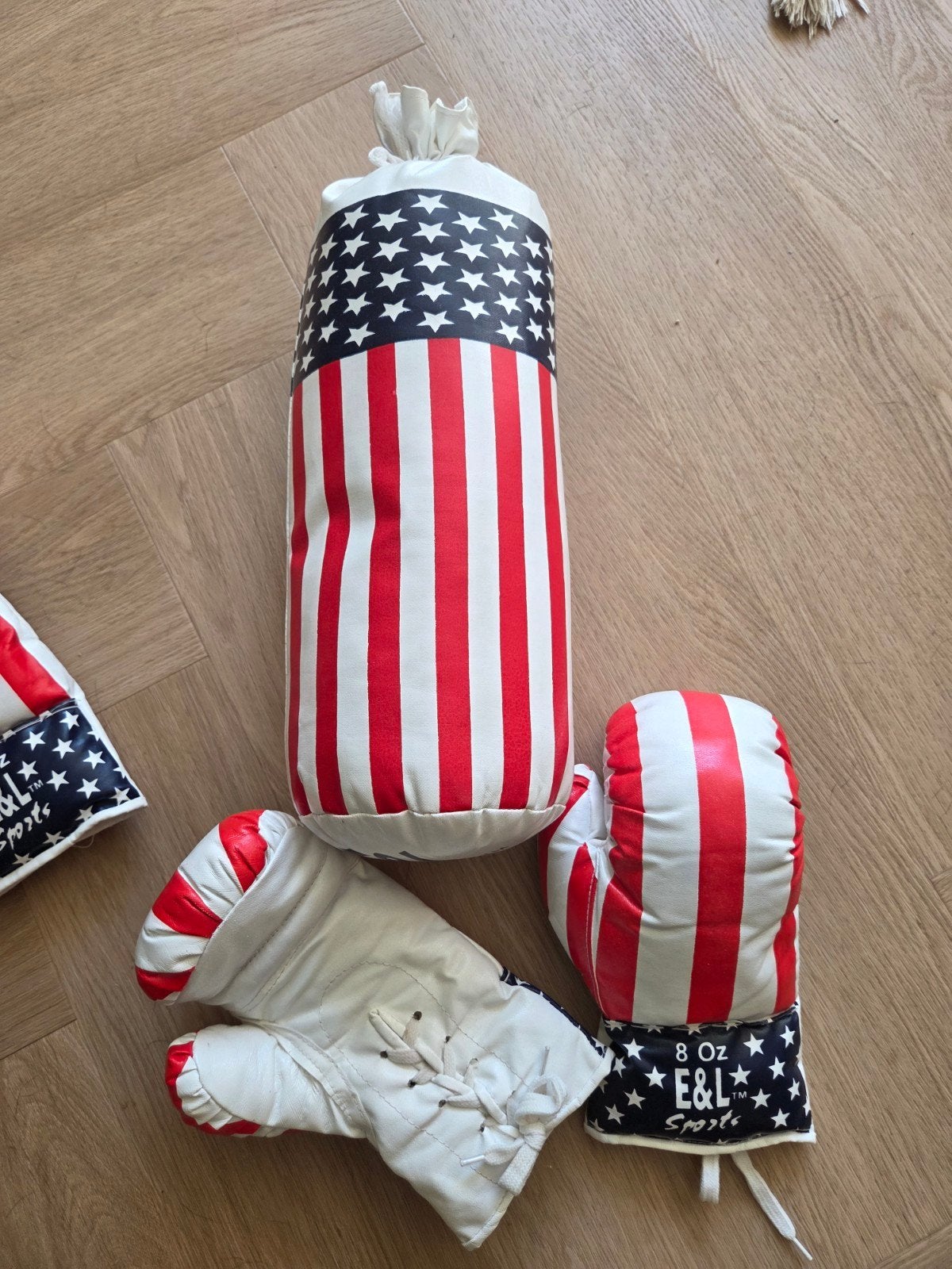Bokszak en bokshandschoenen vr kinderen, Ophalen, Gebruikt, Bokszak