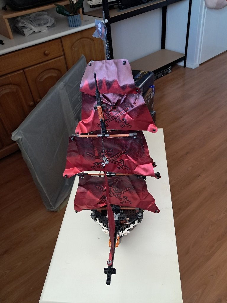 piratenschip met rode masten van bouwblokjes en figuurtjes, Ophalen, Compleet, Lego, Pirates