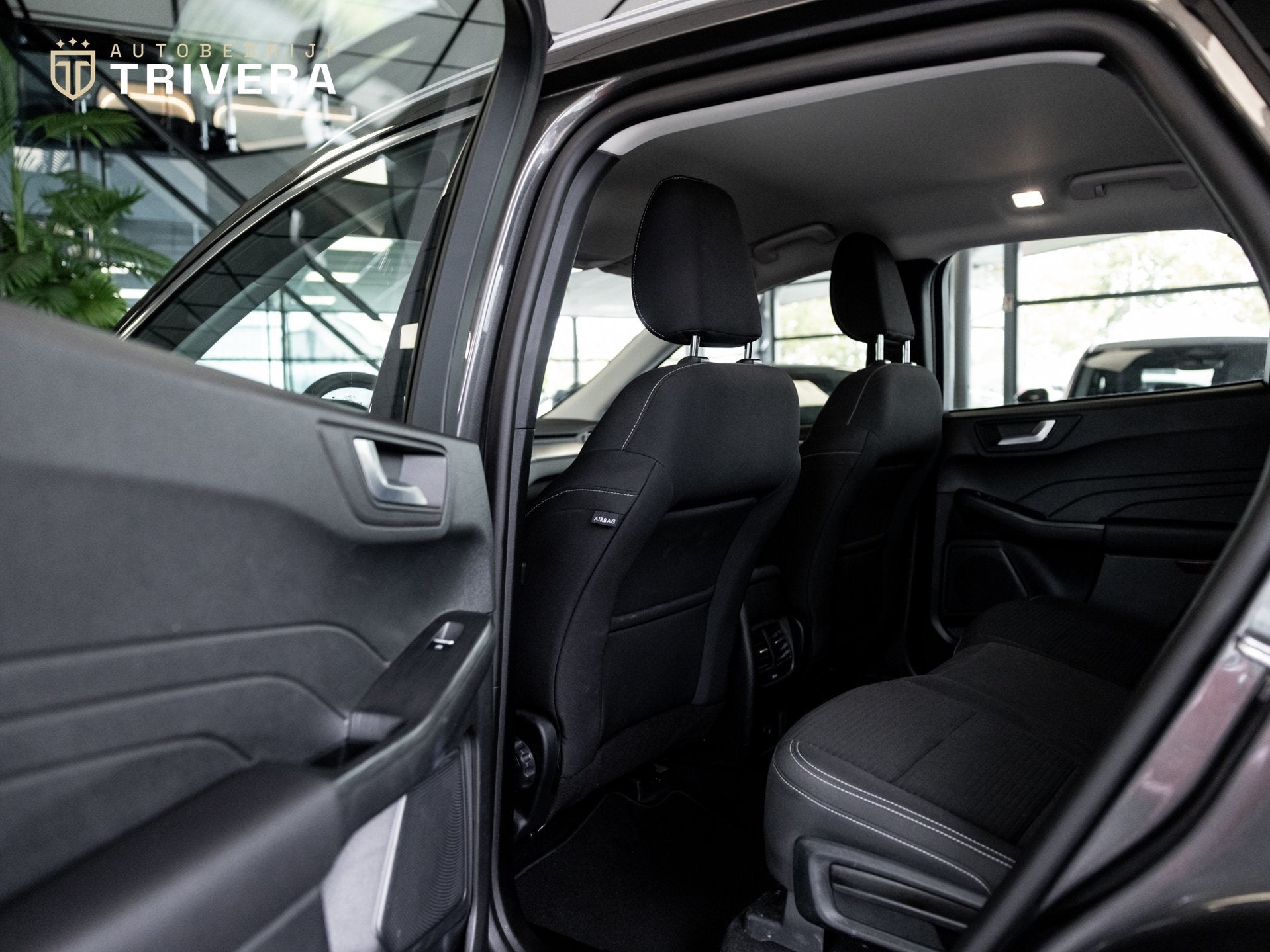 Foto 29 van Ford Kuga 2.5 PHEV Titanium l SoH 96% l CAM 360° l CARPLAY