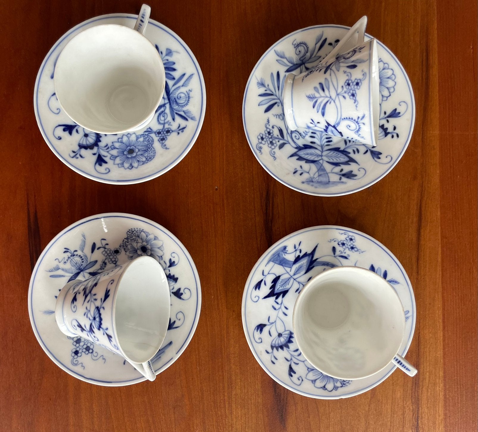 3 setjes: Blauw Saksisch porseleinen kop en schotel, Antiek en Kunst, Ophalen of Verzenden